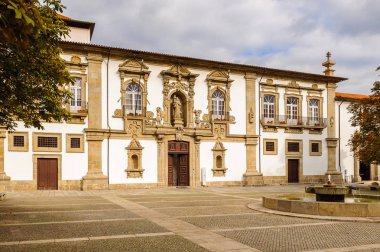 Guimaraes, Portekiz - 14 Ekim 2016: Guimaraes Tarihi Merkezi Mimarisi, Portekiz. Unesco Dünya Mirası