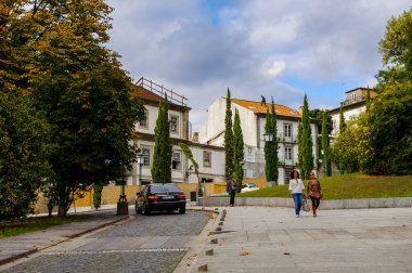 Guimaraes, Portekiz - 14 Ekim 2016: Guimaraes Tarihi Merkezi Mimarisi, Portekiz. Unesco Dünya Mirası
