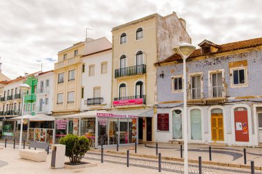 Nazare, Portekiz - 15 Ekim 2016: Nasıra Sahili Mimarisi, Portekiz. Bu Silver Coast (Costa de Prata en popüler sahil beldelerinden biridir).