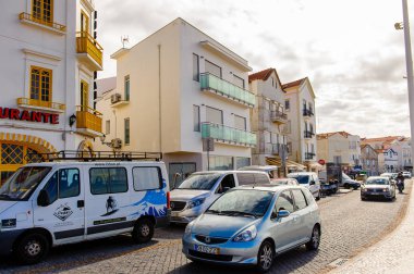 Nazare, Portekiz - 15 Ekim 2016: Nasıra Sahili Mimarisi, Portekiz. Bu Silver Coast (Costa de Prata en popüler sahil beldelerinden biridir).