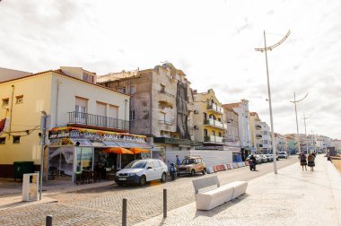 Nazare, Portekiz - 15 Ekim 2016: Nasıra Sahili, Portekiz. Bu Silver Coast (Costa de Prata en popüler sahil beldelerinden biridir)