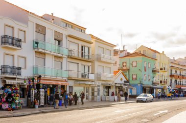 Nazare, Portekiz - 15 Ekim 2016: Nasıra Sahili, Portekiz. Bu Silver Coast (Costa de Prata en popüler sahil beldelerinden biridir)