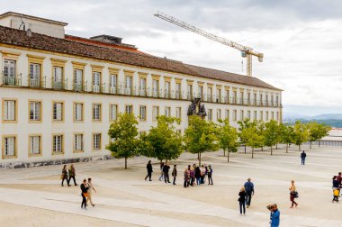 Coimbra, Portekiz - 16 Ekim 2016: Dünyanın en eski üniversitelerinden biri olan 1290 yılında kurulan Coimbra Üniversitesi. Unesco Dünya Mirası.