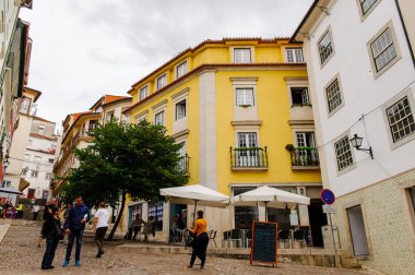 Coimbra, Portekiz - 16 Ekim 2016: Coimbra, Portekiz'in tarihi merkezinin mimarisi. Unesco tarafından 2013 yılından bu yana Dünya Mirası