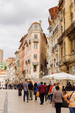 Coimbra, Portekiz - 16 Ekim 2016: Coimbra, Portekiz'in tarihi merkezinin mimarisi. Unesco tarafından 2013 yılından bu yana Dünya Mirası