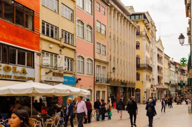 Coimbra, Portekiz - 16 Ekim 2016: Coimbra, Portekiz'in tarihi merkezinin antik mimarisi. Unesco tarafından 2013 yılından bu yana Dünya Mirası