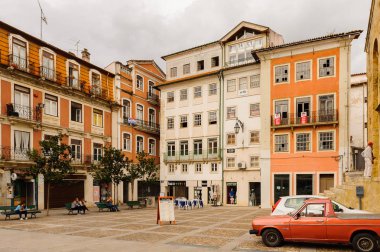 Coimbra, Portekiz - 16 Ekim 2016: Coimbra, Portekiz'in tarihi merkezinin antik mimarisi. Unesco tarafından 2013 yılından bu yana Dünya Mirası