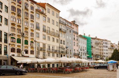 Coimbra, Portekiz - 16 Ekim 2016: Coimbra, Portekiz'in tarihi merkezinin antik mimarisi. Unesco tarafından 2013 yılından bu yana Dünya Mirası