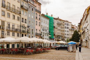 Coimbra, Portekiz - 16 Ekim 2016: Coimbra, Portekiz'in tarihi merkezinin antik mimarisi. Unesco tarafından 2013 yılından bu yana Dünya Mirası