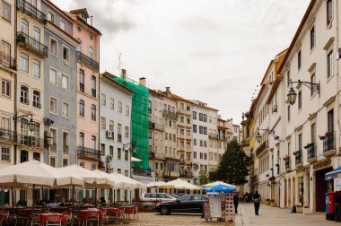 Coimbra, Portekiz - 16 Ekim 2016: Coimbra, Portekiz'in tarihi merkezinin antik mimarisi. Unesco tarafından 2013 yılından bu yana Dünya Mirası