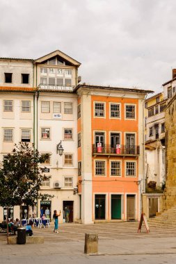 Coimbra, Portekiz - 16 Ekim 2016: Coimbra, Portekiz'in tarihi merkezinin mimarisi. Unesco tarafından 2013 yılından bu yana Dünya Mirası