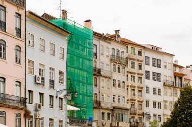 Coimbra, Portekiz - 16 Ekim 2016: Coimbra, Portekiz'in tarihi merkezinin mimarisi. Unesco tarafından 2013 yılından bu yana Dünya Mirası