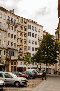 Coimbra, Portekiz - 16 Ekim 2016: Coimbra, Portekiz'in tarihi merkezinin mimarisi. Unesco tarafından 2013 yılından bu yana Dünya Mirası