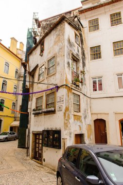 Coimbra, Portekiz - 16 Ekim 2016: Coimbra, Portekiz'in tarihi merkezinin mimarisi. Unesco tarafından 2013 yılından bu yana Dünya Mirası