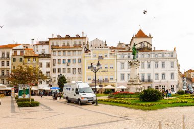 Coimbra, Portekiz - 16 Ekim 2016: Coimbra, Portekiz'in tarihi merkezinin mimarisi. Unesco tarafından 2013 yılından bu yana Dünya Mirası