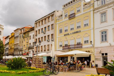 Coimbra, Portekiz - 16 Ekim 2016: Coimbra, Portekiz'in tarihi merkezinin mimarisi. Unesco tarafından 2013 yılından bu yana Dünya Mirası