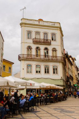 Coimbra, Portekiz - 16 Ekim 2016: Coimbra, Portekiz'in tarihi merkezinin mimarisi. Unesco tarafından 2013 yılından bu yana Dünya Mirası