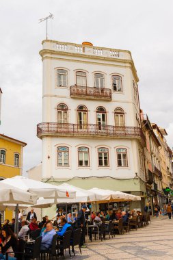 Coimbra, Portekiz - 16 Ekim 2016: Coimbra, Portekiz'in tarihi merkezinin mimarisi. Unesco tarafından 2013 yılından bu yana Dünya Mirası