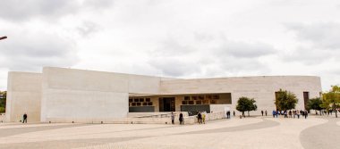 Fatima, Portekiz - Eki 16, 2016: Sanctuary of Fatima, Portekiz. Katolik hacılar ve turistler için önemli yerler
