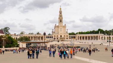 Fatima, Portekiz - Eki 16, 2016: Sanctuary of Fatima, Portekiz. Katolik hacılar ve turistler için önemli yerler