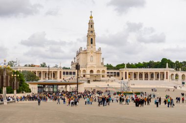 Fatima, Portekiz - Eki 16, 2016: Sanctuary of Fatima, Portekiz. Katolik hacılar ve turistler için önemli yerler