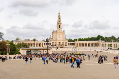 Fatima, Portekiz - Eki 16, 2016: Sanctuary of Fatima, Portekiz. Katolik hacılar ve turistler için önemli yerler