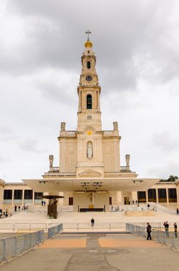 Fatima, Portekiz - 16 Ekim 2016: Tespih Leydimiz Bazilikası, Fatima Tapınağı, Portekiz. Katolik hacılar ve turistler için önemli yerler