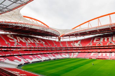 Lizbon, Portekiz - 17 Ekim 2016: Estadio da Luz'da Sagres logosu (Stadium of Light), S.L. Benfica stadyumu. Euro 2004 için inşa edilmiştir.