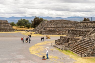 Teotiucan, Meksika - 27 Ekim 2016: Teotihuacan'ın bir parçası, Kolomb öncesi Amerika'da inşa edilmiş birçok Mesoamerican piramidinin bulunduğu yer. Unesco Dünya Mirası