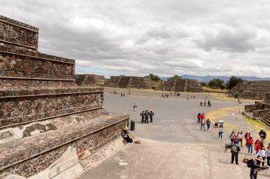 Teotiucan, Meksika - 27 Ekim 2016: Teotihuacan, Kolomb öncesi Amerika'da inşa edilmiş birçok Mesoamerican piramidinin bulunduğu yer. Unesco Dünya Mirası
