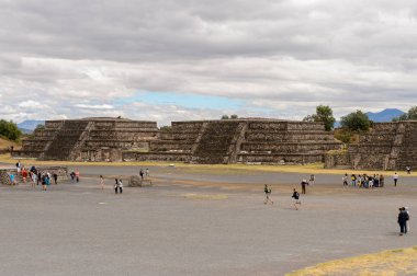 Teotiucan, Meksika - 27 Ekim 2016: Teotihuacan Piramitleri, Kolomb öncesi Amerika'da inşa edilmiş birçok Mesoamerican piramidinin bulunduğu yer. Unesco Dünya Mirası