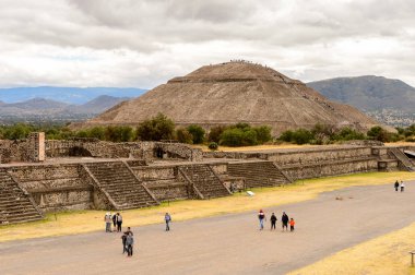 Teotiucan, Meksika - Eki 27, 2016: Teotihuacan Güneş Piramidi, eski bir Mesoamerican şehridir. Unesco Dünya Mirası