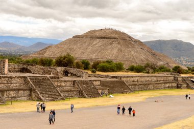 Teotiucan, Meksika - Eki 27, 2016: Teotihuacan Güneş Piramidi, eski bir Mesoamerican şehridir. Unesco Dünya Mirası