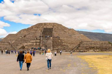 Teotiucan, Meksika - 27 Ekim 2016: Teotihuacan, Kolomb öncesi Amerika'da inşa edilmiş birçok Mesoamerican piramidinin bulunduğu yer. Unesco Dünya Mirası