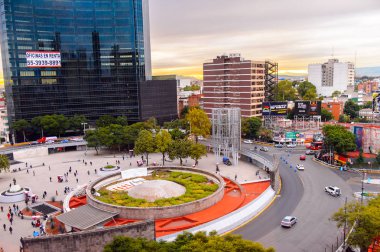 Mexico City, Mex - Eki 27, 2016: Mexico City Bölgesi Rosa Mimarisi (Pembe Bölge), Df, Zona Rosa alışveriş, gece hayatı, gay topluluğu ile ünlü bir mahalle