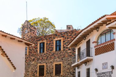 Taxco, Meksika - 28 Ekim 2016: Taxco Mimarisi, Meksika. Kasaba Gümüş ürünleri ile bilinir