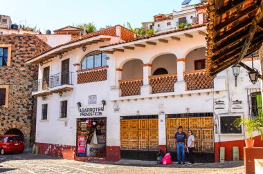 Taxco, Meksika - 28 Ekim 2016: Taxco Mimarisi, Meksika. Kasaba Gümüş ürünleri ile bilinir