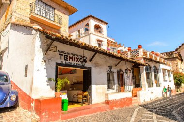 Taxco, Meksika - 28 Ekim 2016: Taxco Mimarisi, Meksika. Kasaba Gümüş ürünleri ile bilinir