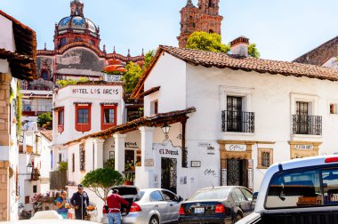Taxco, Meksika - 28 Ekim 2016: Taxco, Meksika'nın güzel mimarisi. Kasaba Gümüş ürünleri ile bilinir