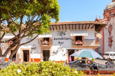 Taxco, Meksika - 28 Ekim 2016: Taxco Mimarisi, Meksika. Kasaba Gümüş ürünleri ile bilinir