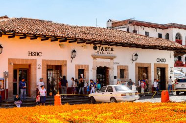 Taxco, Meksika - 28 Ekim 2016: Taxco, Meksika'daki Ana meydan (Zocalo). Kasaba Gümüş ürünleri ile bilinir