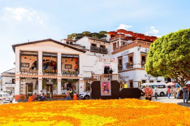 Taxco, Meksika - 28 Ekim 2016: Taxco, Meksika'daki Ana meydan (Zocalo). Kasaba Gümüş ürünleri ile bilinir