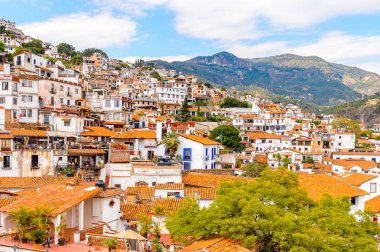 Taxco, Meksika - 28 Ekim 2016: Taxco, Meksika'nın havadan görünümü. Kasaba Gümüş ürünleri ile bilinir