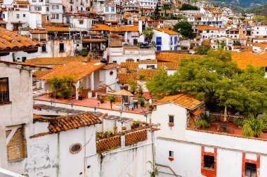 Taxco, Meksika - 28 Ekim 2016: Taxco Panoraması, Meksika. Kasaba Gümüş ürünleri ile bilinir