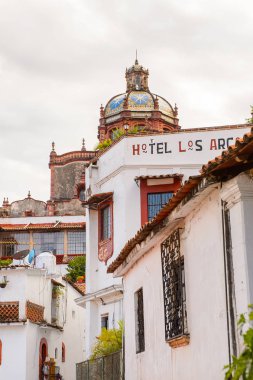 Taxco, Meksika - 28 Ekim 2016: Taxco Mimarisi, Meksika. Kasaba Gümüş ürünleri ile bilinir