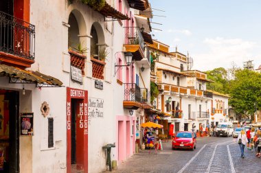 Taxco, Meksika - 28 Ekim 2016: Taxco Mimarisi, Meksika. Kasaba Gümüş ürünleri ile bilinir