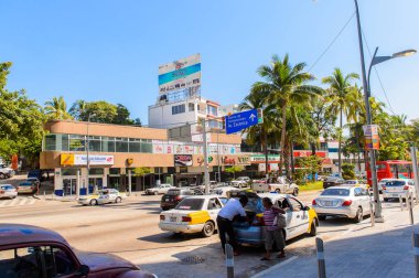 Acapulco, Meksika - 29 Ekim 2016: Meksika'nın Pasifik kıyısındaki Guerrero eyaletinde önemli bir liman olan Acapulco de Juarez'in mimarisi