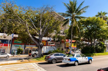 Acapulco, Meksika - 29 Ekim 2016: Meksika'nın Pasifik kıyısındaki Guerrero eyaletinde önemli bir liman olan Acapulco de Juarez'in mimarisi