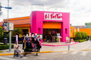 Puebla, Meksika - 30 Ekim 2016: El Porton, Puebla, Meksika. Şehir 1531 yılında Cuetlaxcoapan denilen bir alanda kurulmuştur.