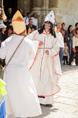 Oaxaca, Meksika - Eki 31, 2016: Kimliği belirsiz insanlar giyinmiş ve Ölüler Günü için boyalı (Dia de los Muertos), ulusal Meksika tatil, İnsanlığın Unesco Somut Olmayan Kültürel Miras